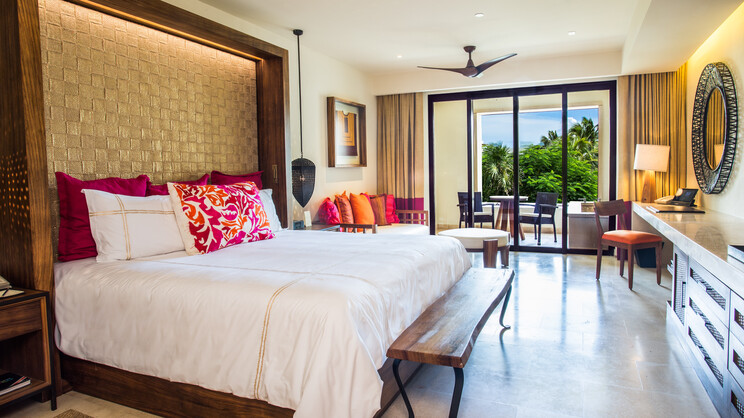 Preferred Club Junior Suite Tropical View